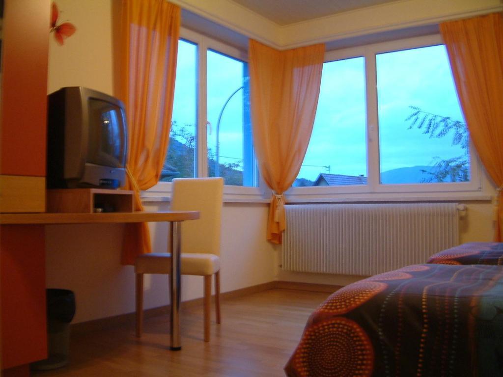 La Maison Bleue Bed & Breakfast Dieffenbach-au-Val Bilik gambar